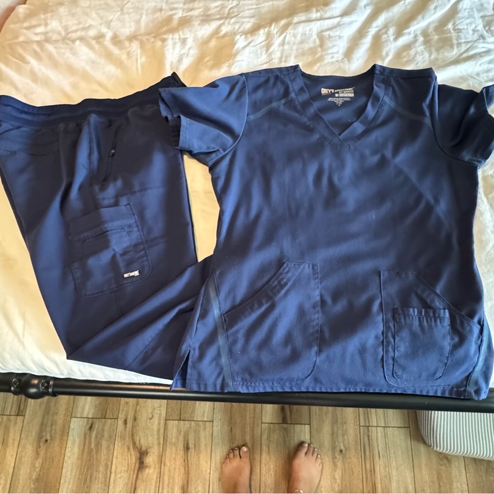 Greys anatomy spandex stretch top and jogger pants Medium Navy